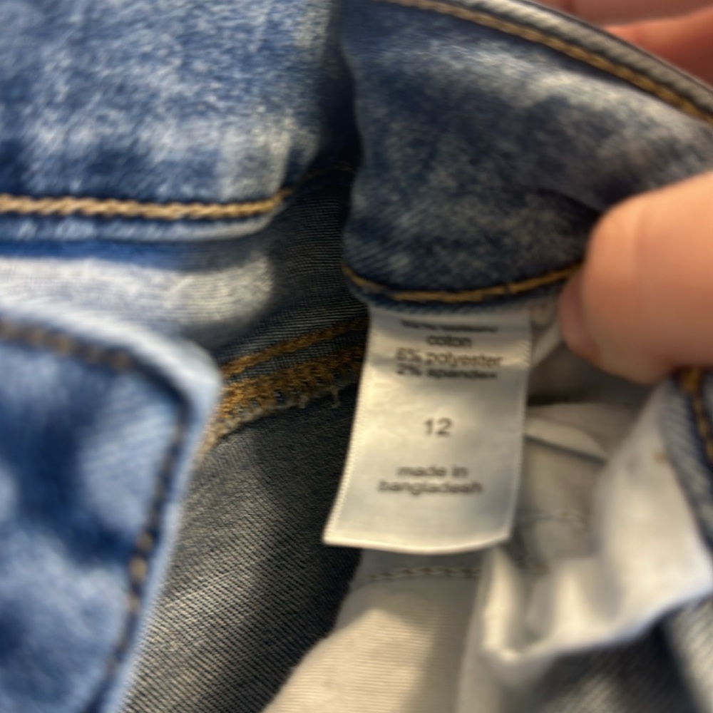 M Jeans By Maurices Distressed Cropped Jeans Size 12 - Picture 6 of 7